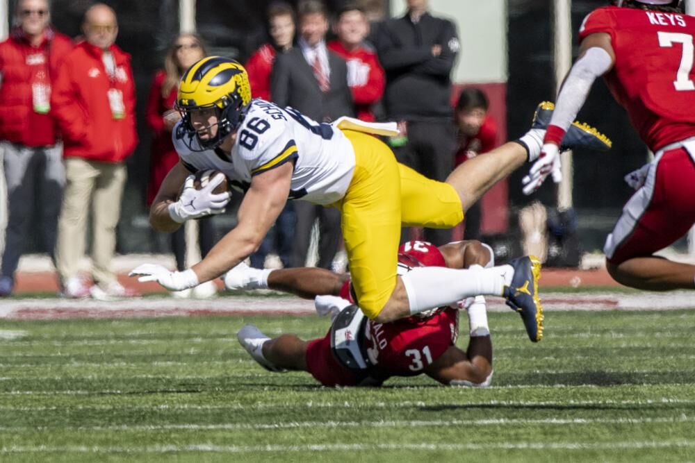 No. 4 Michigan rallies without Hart to pull away at Indiana
